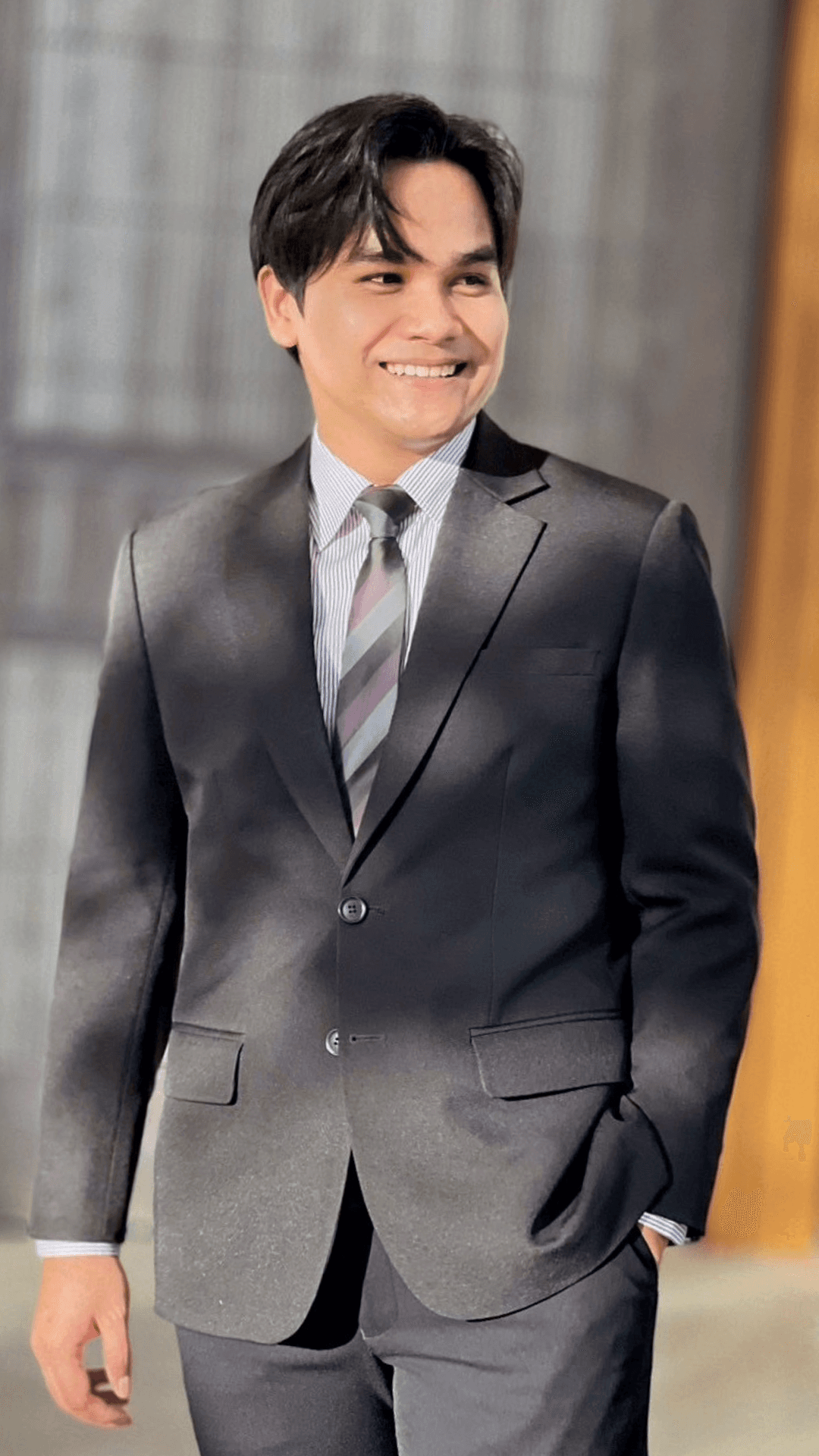 จตุรงค์ เหล่าจินวงศ์ · ตัวแทนประกันชีวิต AIA